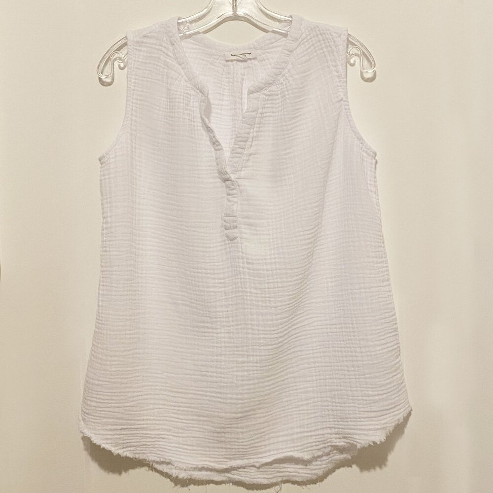 Sleeveless, waffle-textured tank size M